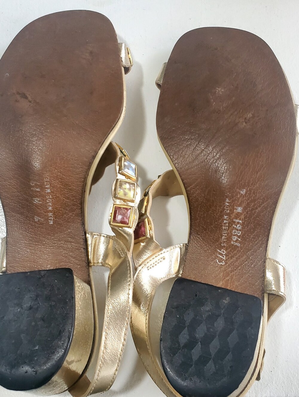 Signals By Beacon Vtg 70's Gold Sandals/ Multi-Color Gems. Size 7. I.5in Heel. - Picture 3 of 4